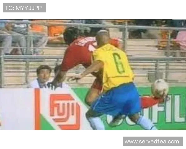 足球球星铲娃事件引发热议专家解析背后影响及球迷反应