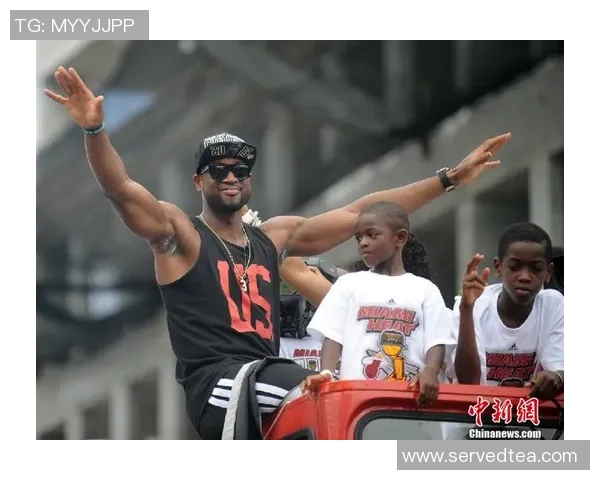 足球巨星入场前的光辉时刻球迷热情高涨全场期待盛大揭幕